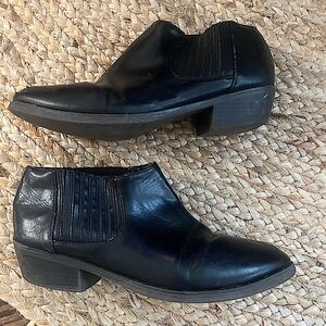 Espirit women’s size 9.5 pull / slip on ankle bootie faux leather black lo heel